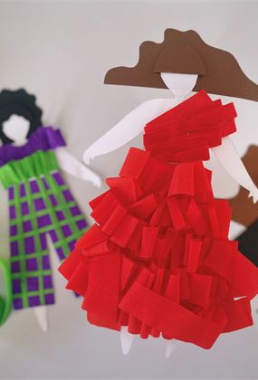 Dressing Paper Dolls with Sinéad Murphy